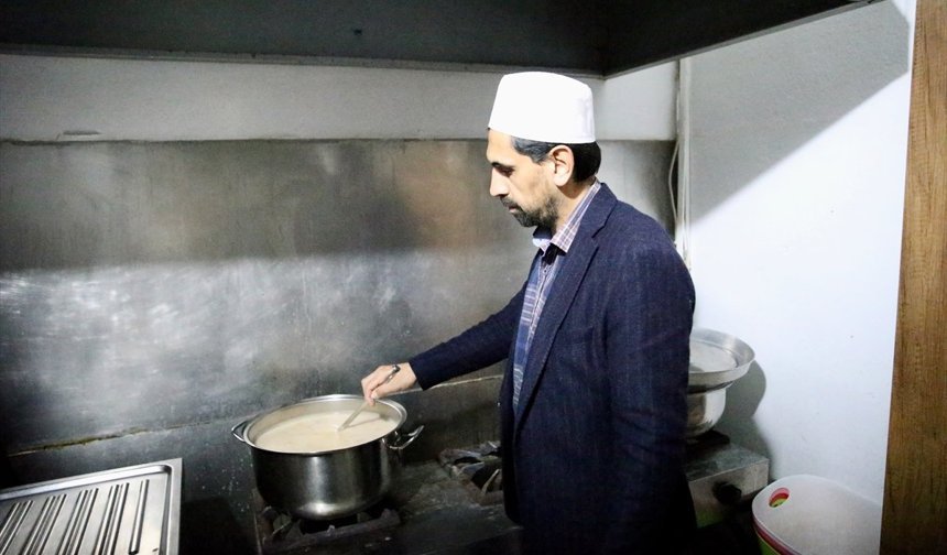 Kocaeli'nin tarihi ilim ve ibadet merkezinde 5 asırlık çorba geleneği yaşatılıyor