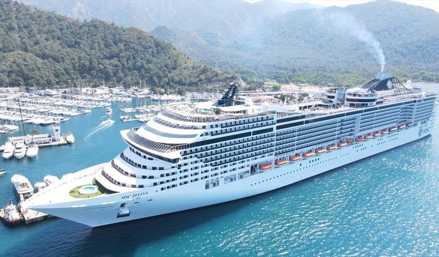 Marmaris'e 'MSC Divina' kruvaziyeriyle 3 bin 280 turist geldi