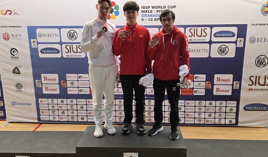 Milli atıcı Buğra Selimzade, Dünya Kupası'nda bronz madalya kazandı