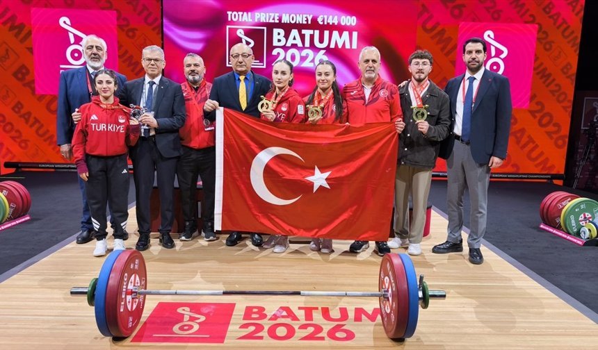 Milli halterci Cansel Özkan, Avrupa Şampiyonası'nda 3 bronz madalya kazandı