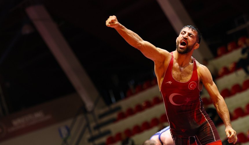 Murat Fırat, Avrupa Güreş Şampiyonası'nda finale çıktı