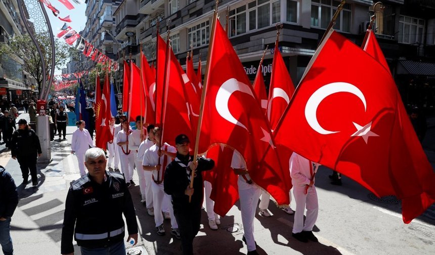 Samsun'da '2. Türk Dünyası Çocuk Festivali' yürüyüş ve dans gösterileriyle başladı