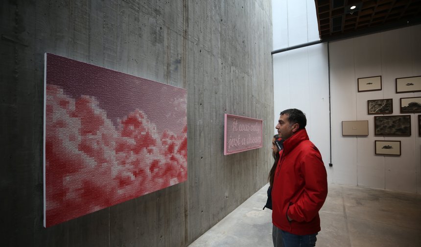 Sanatçı Merve Şendil'in 'Sadece Bir Rüyaydı' adlı sergisi Troya Müzesi'nde açıldı