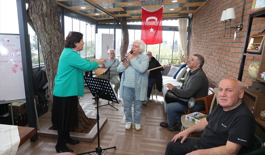 'Saygınlar Kulübü'nün 65 yaş üstü üyeleri seslerini birleştirdi