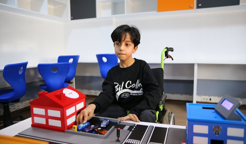 Serebral palsili Yağız, engellilerin yaşadığı otopark sorununa yapay zeka destekli çözüm geliştirdi