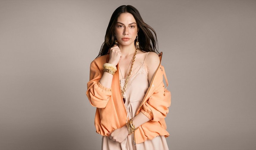 Trendyolmilla'nın yeni marka yüzü Demet Özdemir oldu