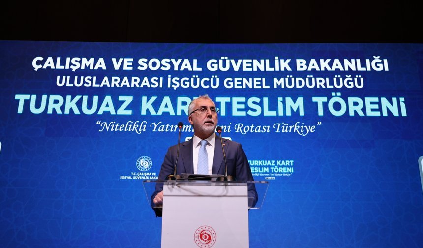 Türkiye'ye yatırım yapan 22 firmanın temsilcisine Turkuaz Kart verildi