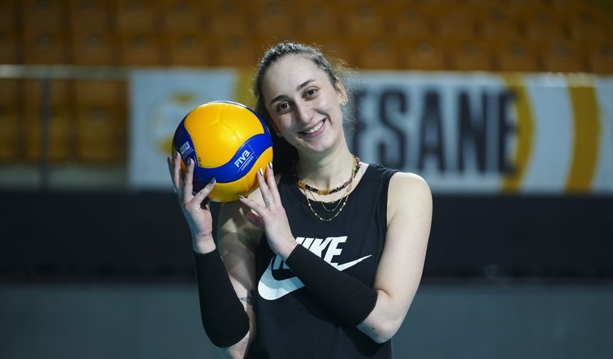 VakıfBanklı voleybolcu Ayça Aykaç Altıntaş'ın hedefi sarı-siyahlı takıma kupayla veda etmek: