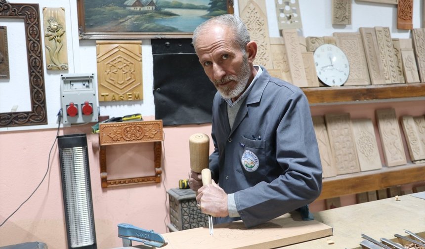 Yaklaşık yarım asırdır ahşaba şekil veriyor