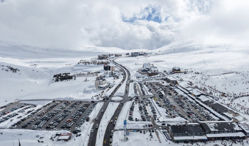 Ziyaretçi rekoru kıran Erciyes'in trafiği, yeni otopark ve alternatif yolla rahatlayacak