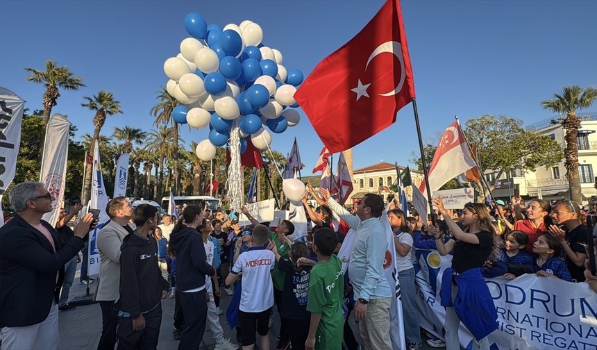 14. Bodrum Uluslararası Optimist Yarışları'nın kortej yürüyüşü yapıldı