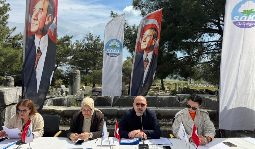 Aydın Söke'de meclis toplantısı Priene Antik Kenti'nde yapıldı