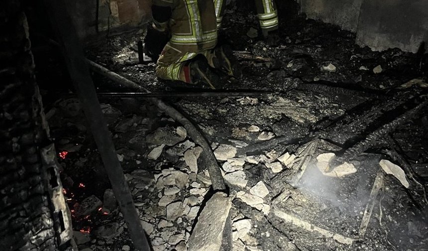 İzmir'de yangın çıkan evdeki bebek öldü, 3 kardeşi dumandan etkilendi