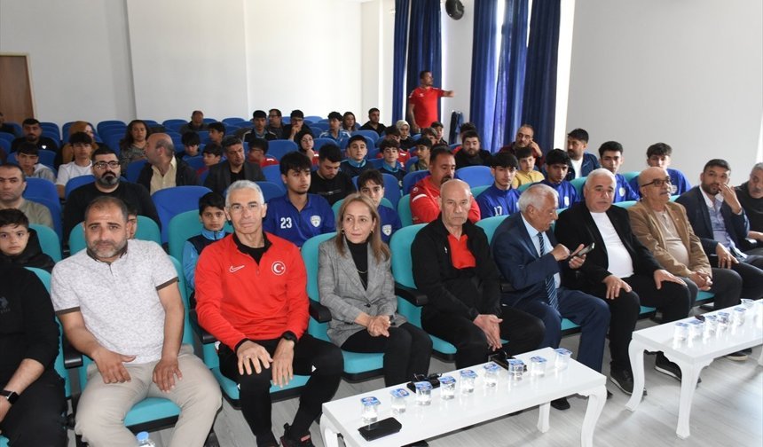 Malatya'da kaleci antrenörlerine eğitim verildi