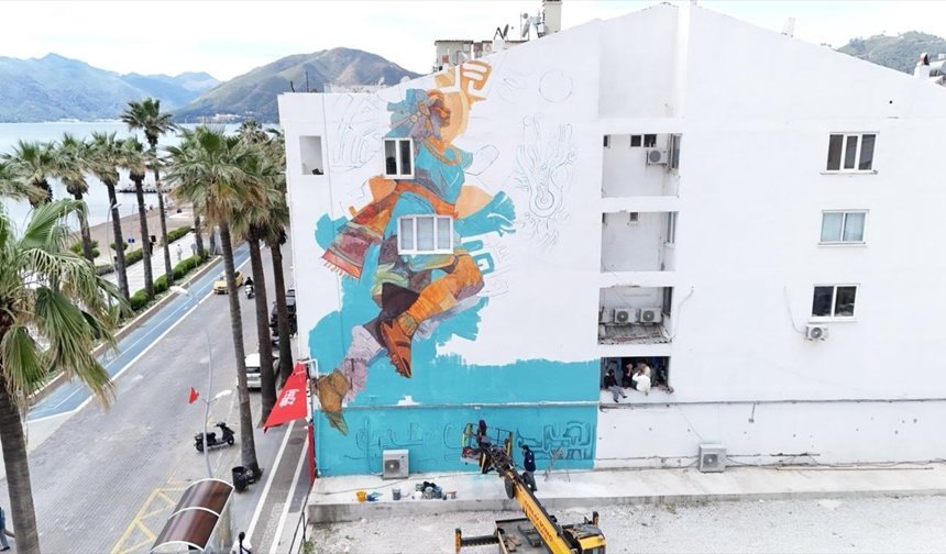 Marmaris duvarları Latin Amerika motifleriyle renkleniyor