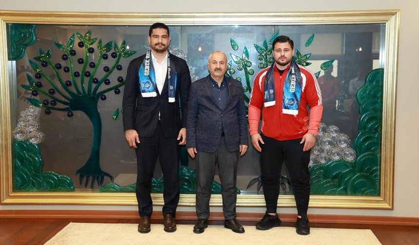 Taha Akgül ve Rıza Kayaalp'ten Gebze Belediye Başkanı Büyükgöz'e ziyaret