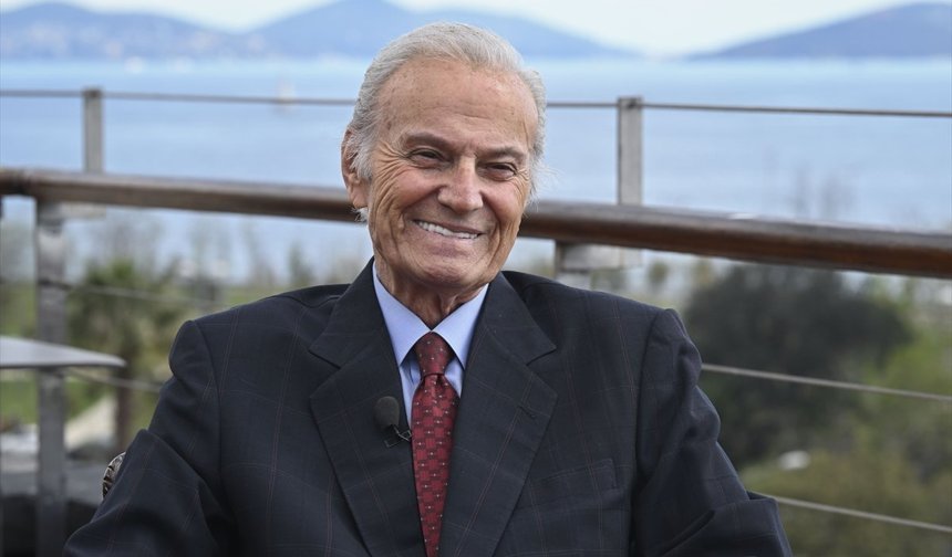 Türk sinemasının usta oyuncusu Ediz Hun, yaşlılıkta en büyük tehlikenin yalnızlık olduğunu söyledi