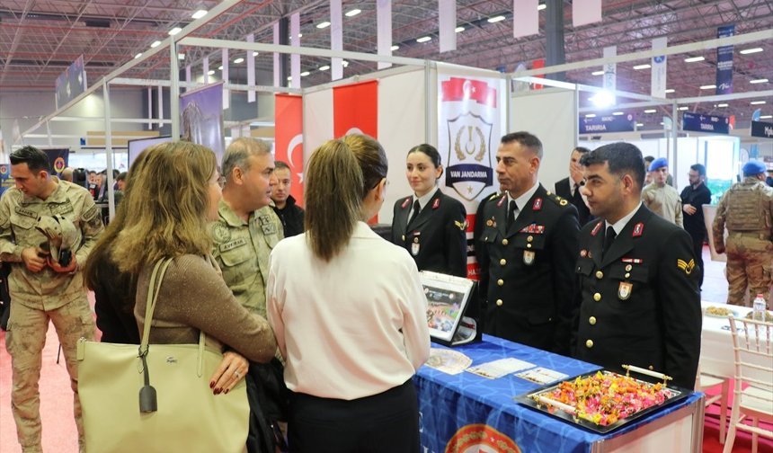 Van'da düzenlenen 'Doğu Anadolu Kariyer Fuarı' yaklaşık 45 bin ziyaretçi ağırladı
